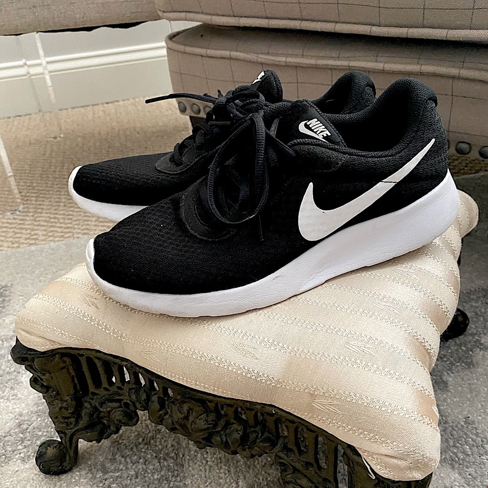 Nike Women’s 8.5